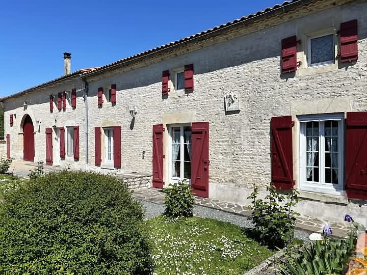 4 bed stone house for sale near Ardilleux