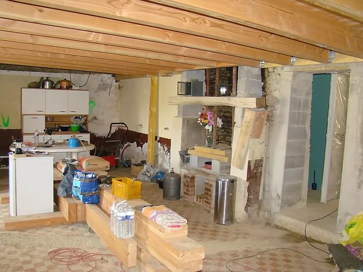 Stone house to renovate near Chez Vécant