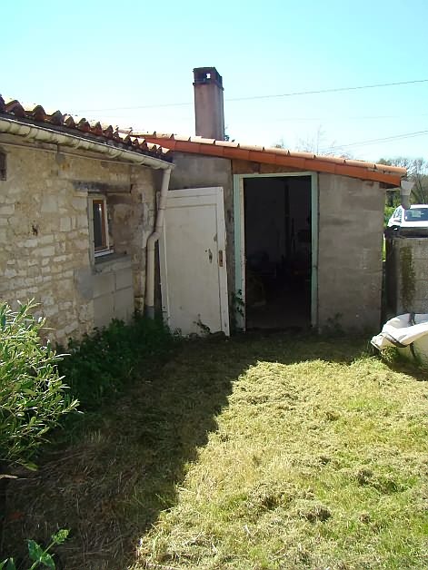 Stone house to renovate near Chez Vécant