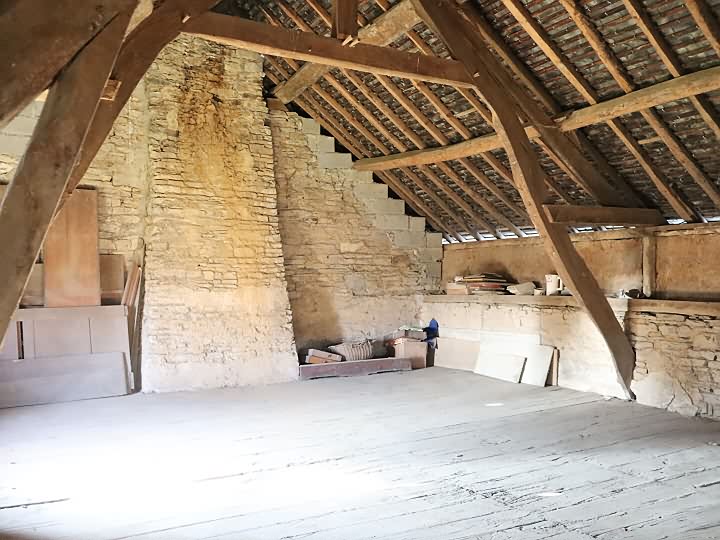 Stone house to renovate near Jarry