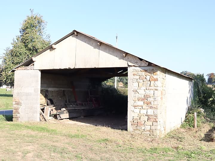 Stone house to renovate near Jarry