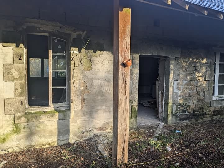 Stone house to renovate near BRITTANY CENTRE and BRITTANY CENTRE WEST