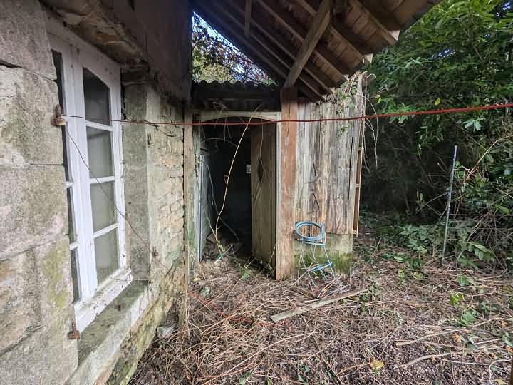 Stone house to renovate near BRITTANY CENTRE and BRITTANY CENTRE WEST