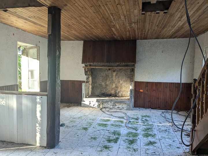 Stone house to renovate near BRITTANY CENTRE and BRITTANY CENTRE WEST