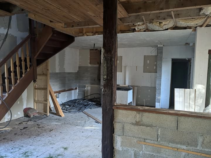 Stone house to renovate near BRITTANY CENTRE and BRITTANY CENTRE WEST