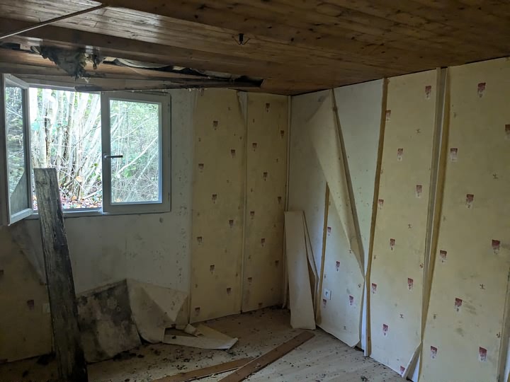 Stone house to renovate near BRITTANY CENTRE and BRITTANY CENTRE WEST