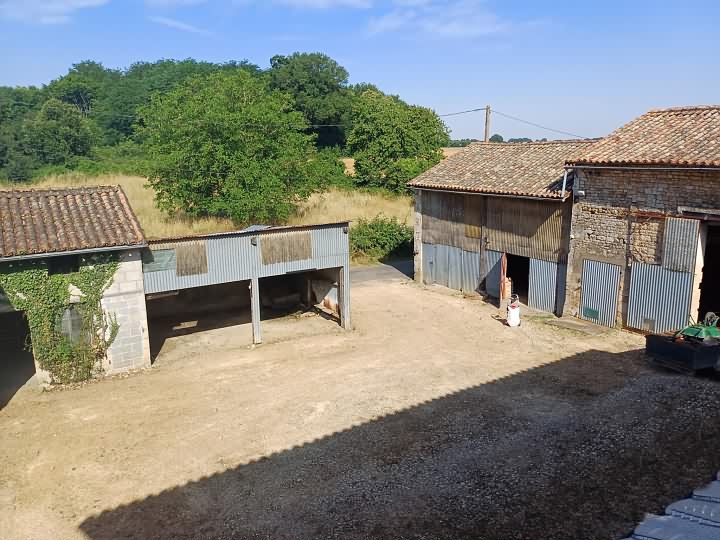 4 bed stone house for sale near Ardilleux