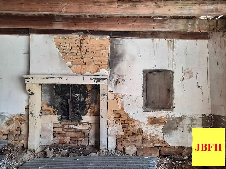Stone barn to renovate near Ardilleux