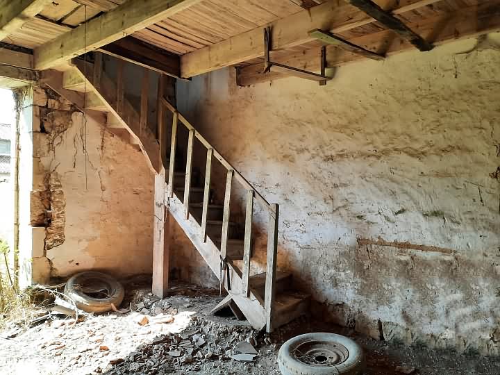 Stone barn to renovate near Ardilleux