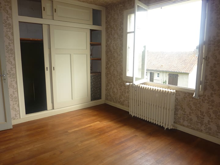 Maison en pierre de 4 chambres à vendre près de Liglet