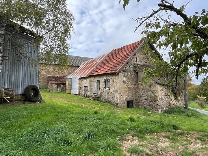 2 bed stone farmhouse for sale near Bujaleuf