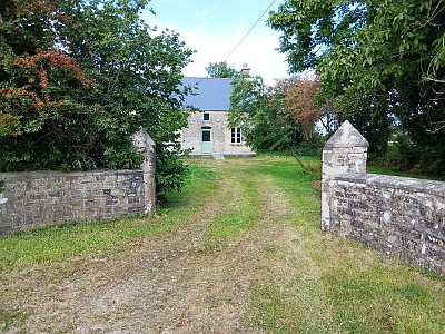 Stone house to renovate near Néhou