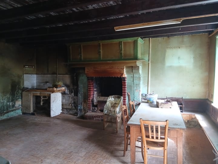 Stone house to renovate near Néhou
