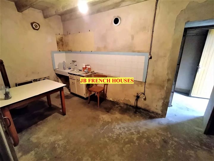 House to renovate near Kerurien