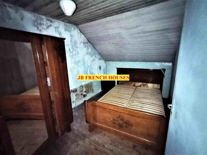 House to renovate near Kerurien