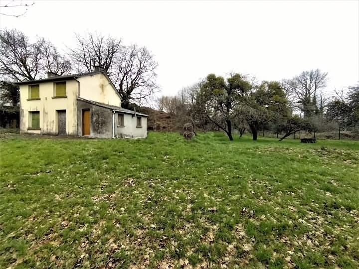House to renovate near Kerurien