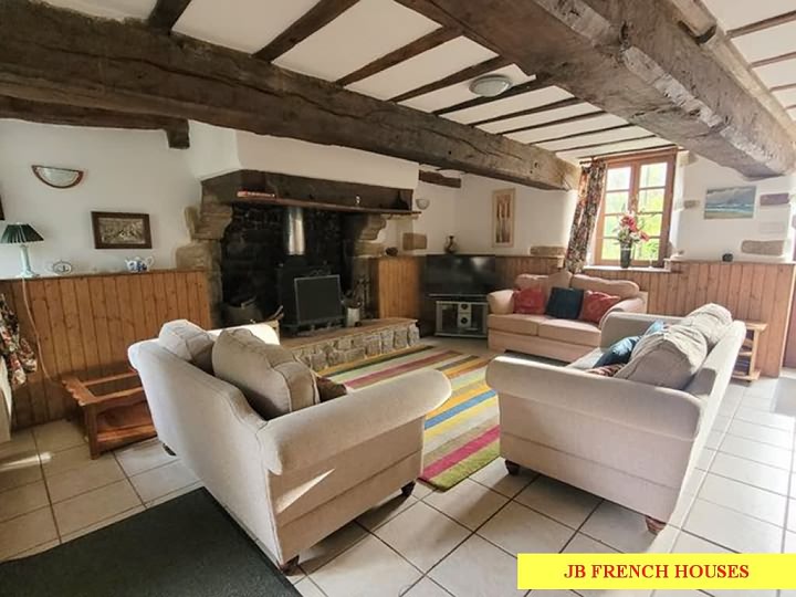 9 bed stone house for sale near Bion