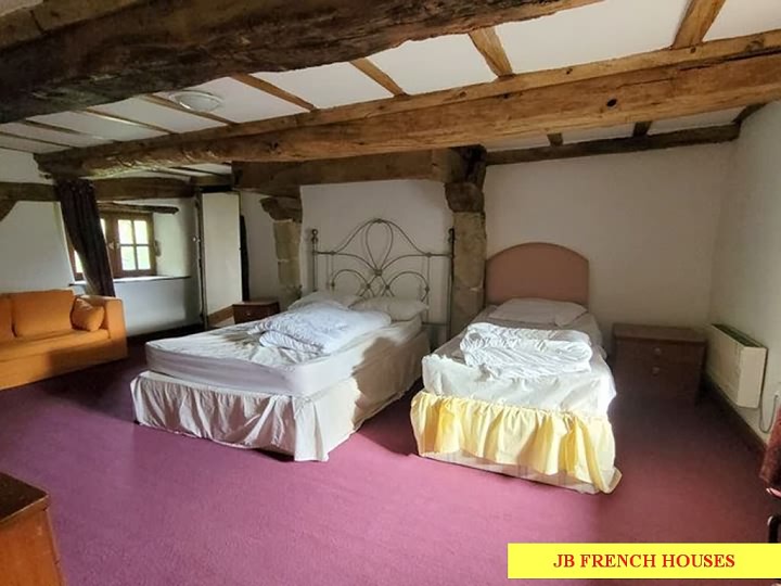 9 bed stone house for sale near Bion