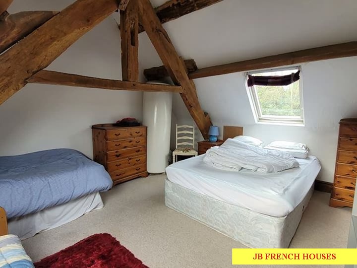 9 bed stone house for sale near Bion