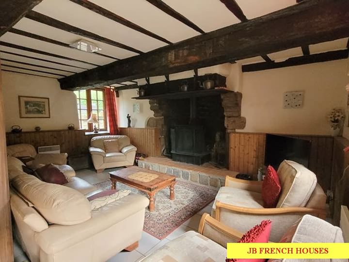 9 bed stone house for sale near Bion