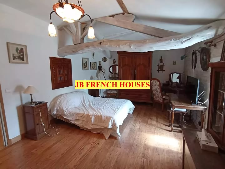 4 bed stone house for sale near Paillé