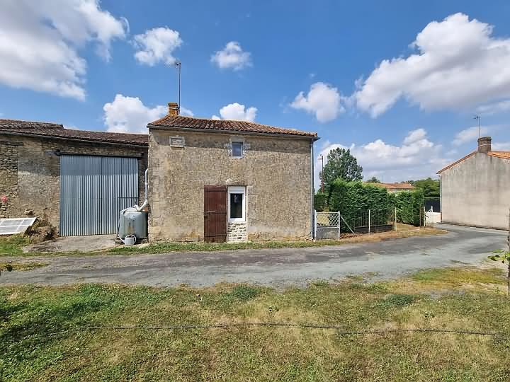 2 bed stone house for sale near Viennay