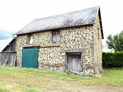 Stone barn to renovate near Lapenty