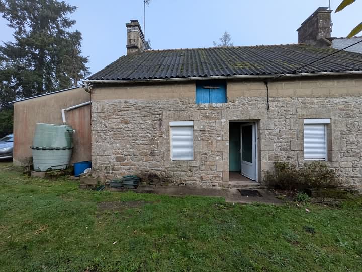 Stone house to renovate near BRITTANY CENTRE and BRITTANY CENTRE WEST