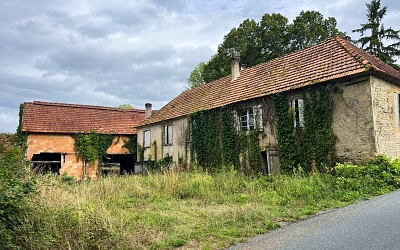 Stone barn to renovate near Aubas