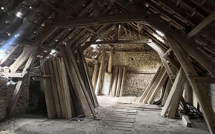 Stone barn to renovate near Aubas
