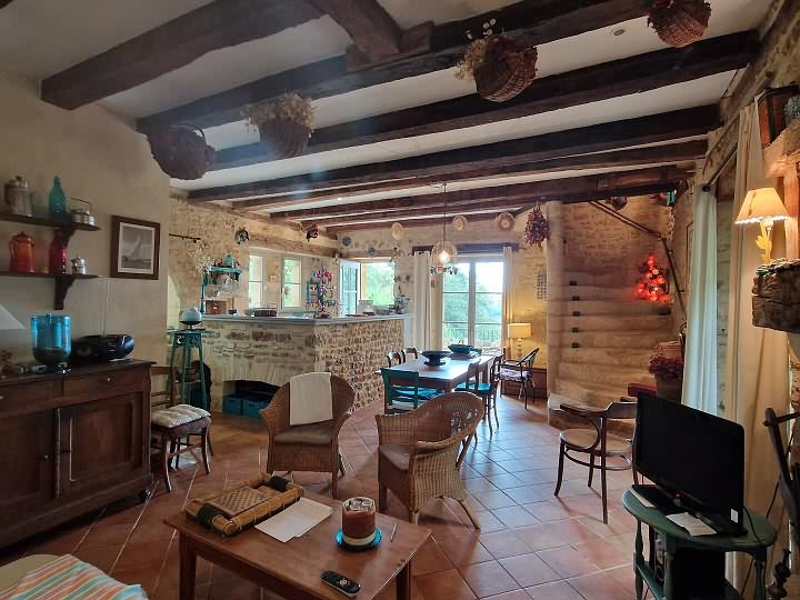 5 bed stone house for sale near Dordogne and Lot