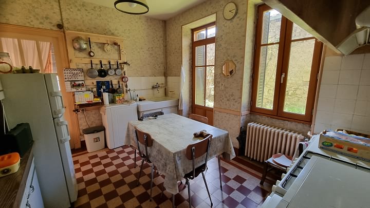 6 bed stone house for sale near Goulat