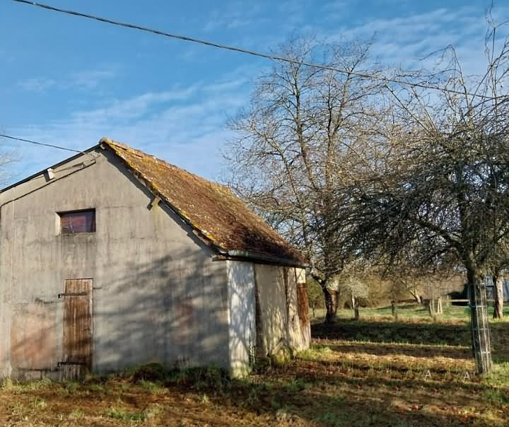 Stone barn to renovate near Rabodanges