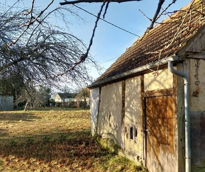 Stone barn to renovate near Rabodanges