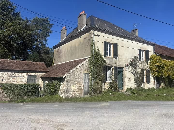 7 bed stone house for sale near Noth