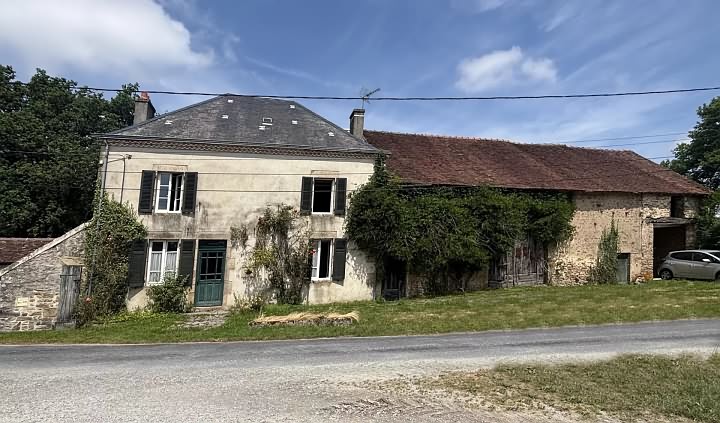 7 bed stone house for sale near Noth