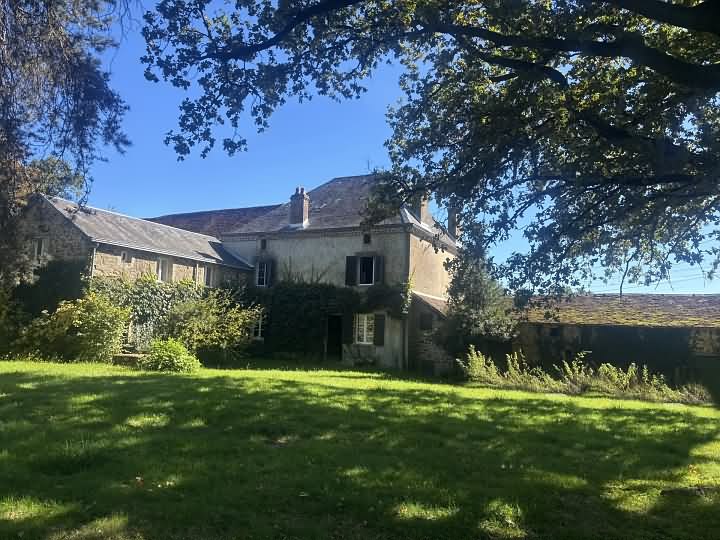 7 bed stone house for sale near Noth