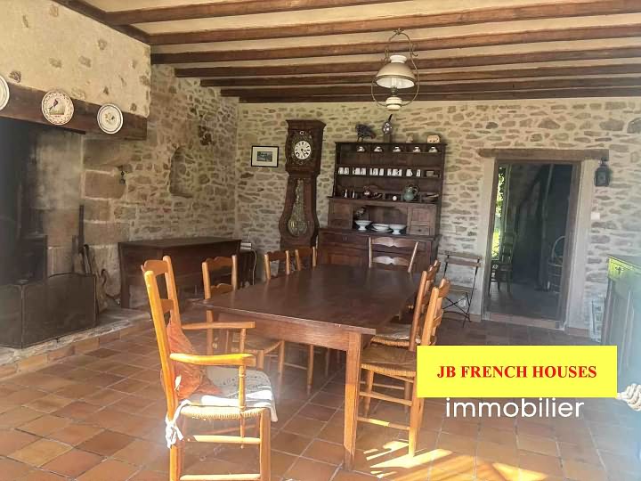 7 bed stone house for sale near Noth