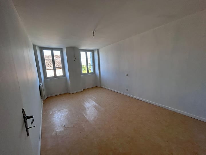 2 bed stone house for sale near Avent