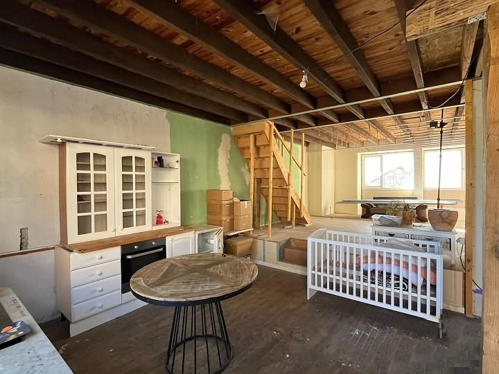 Stone house to renovate near Jartaud