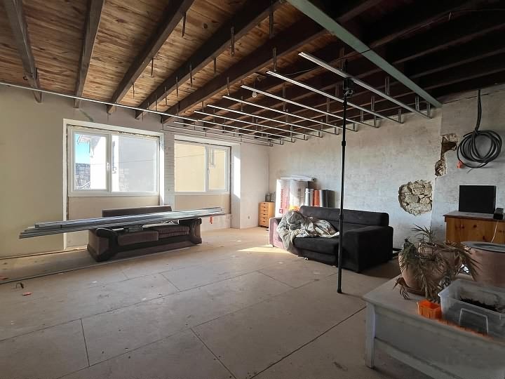 Stone house to renovate near Jartaud