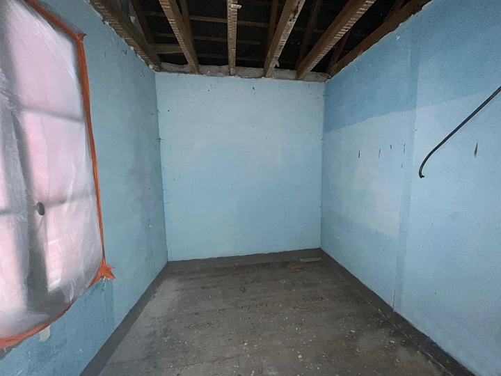 Stone house to renovate near Jartaud