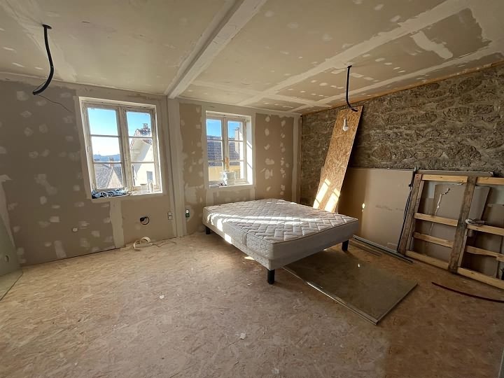 Stone house to renovate near Jartaud