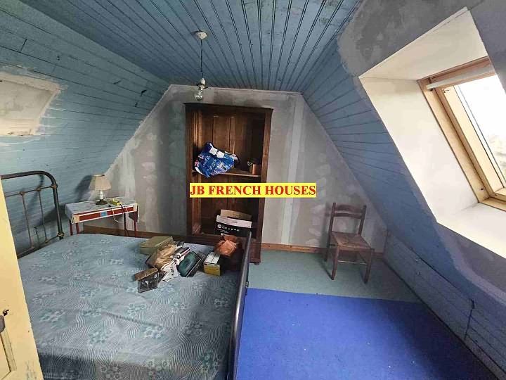 2 bed stone house for sale near Lanvellec