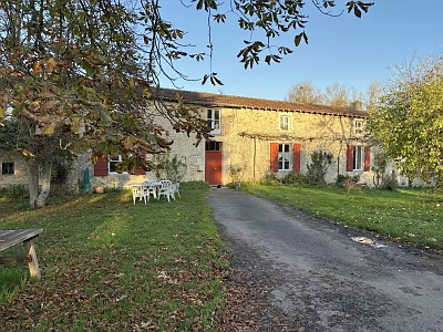 6 bed stone house for sale near Chez Vécant