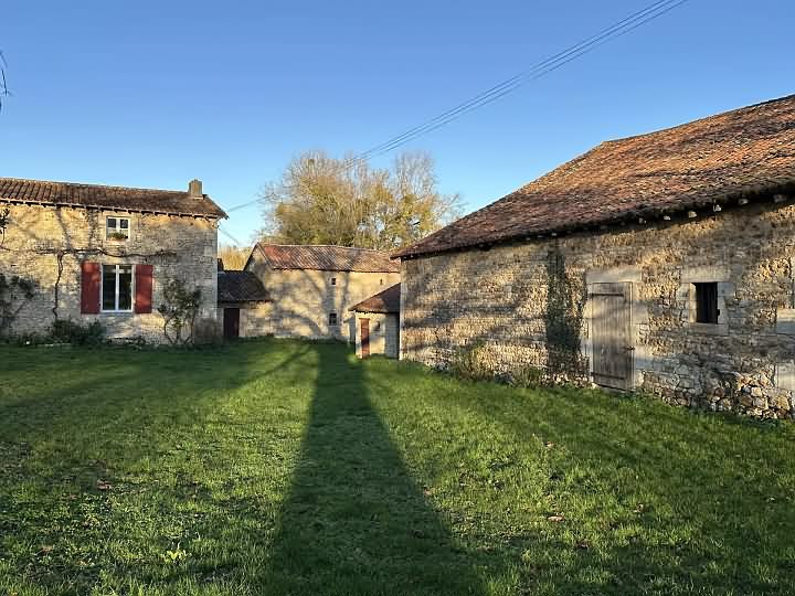 6 bed stone house for sale near Chez Vécant