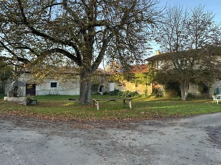 6 bed stone house for sale near Chez Vécant