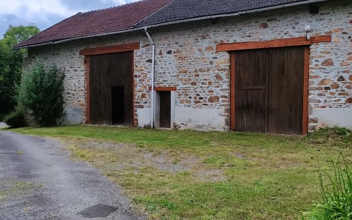 Stone barn to renovate near Bujalenas