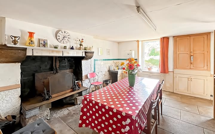 2 bed stone house for sale near Bujalenas