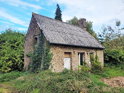 Stone house to renovate near Bion
